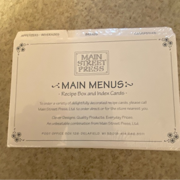 Recipe Box with index cards and recipe cards - Picture 5 of 8